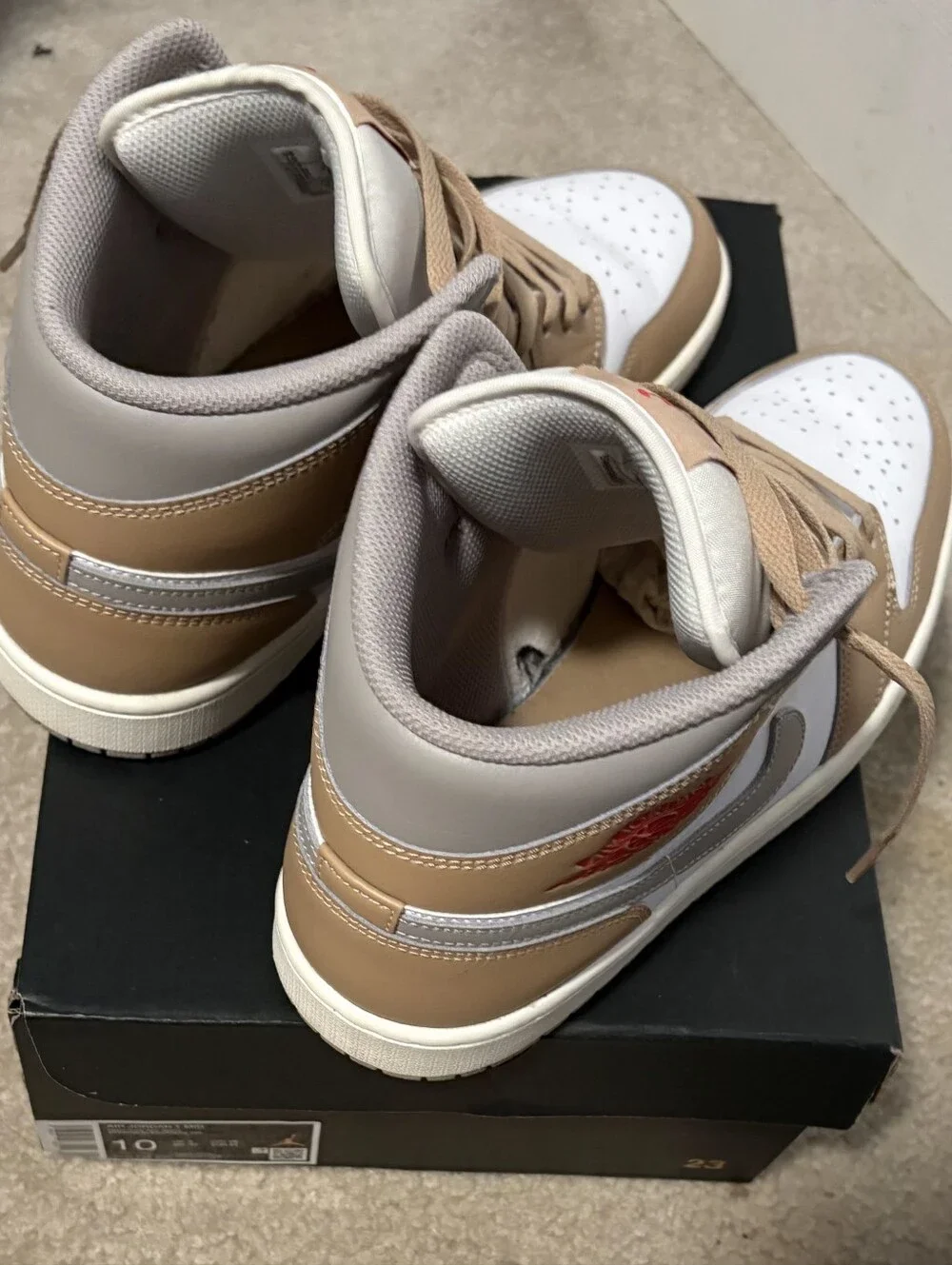 Nike mid top